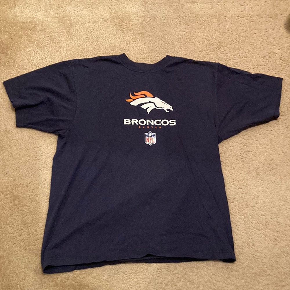 Mens Denver Broncos tee shirt-Size Medium